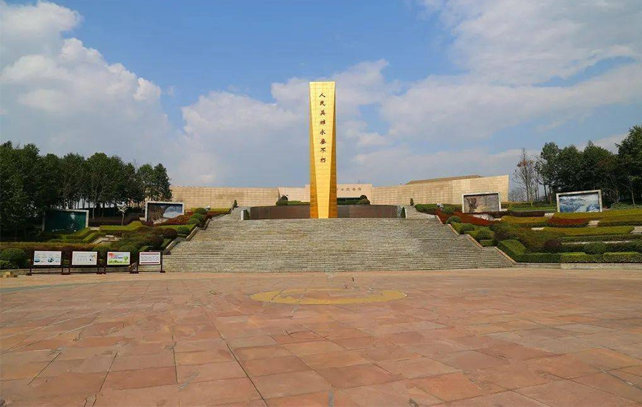 成都市烈士陵園紀(jì)念碑背景墻改造項(xiàng)目、紀(jì)念館史料保管附屬設(shè)施項(xiàng)目、池塘邊堡坎修建項(xiàng)目和廣場(chǎng)臺(tái)階加固項(xiàng)目